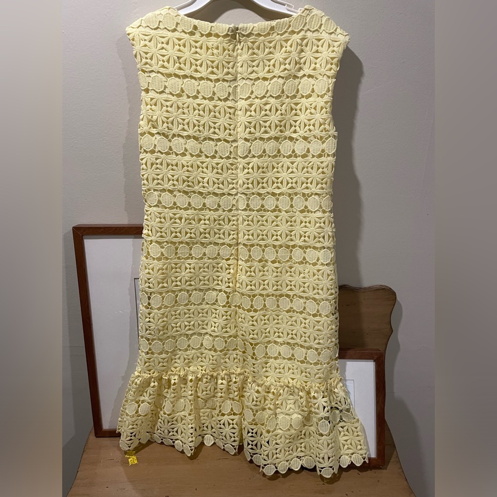 Size 6 Women’s Sandra Darren Sleeveless Sunny Yellow Crochet Dress - Picture 6 of 8